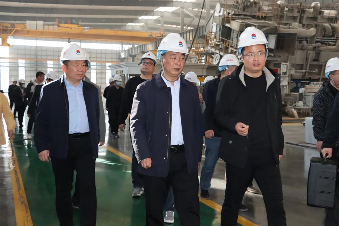 回郭镇观摩团一行到尊龙凯时铝业观摩指导